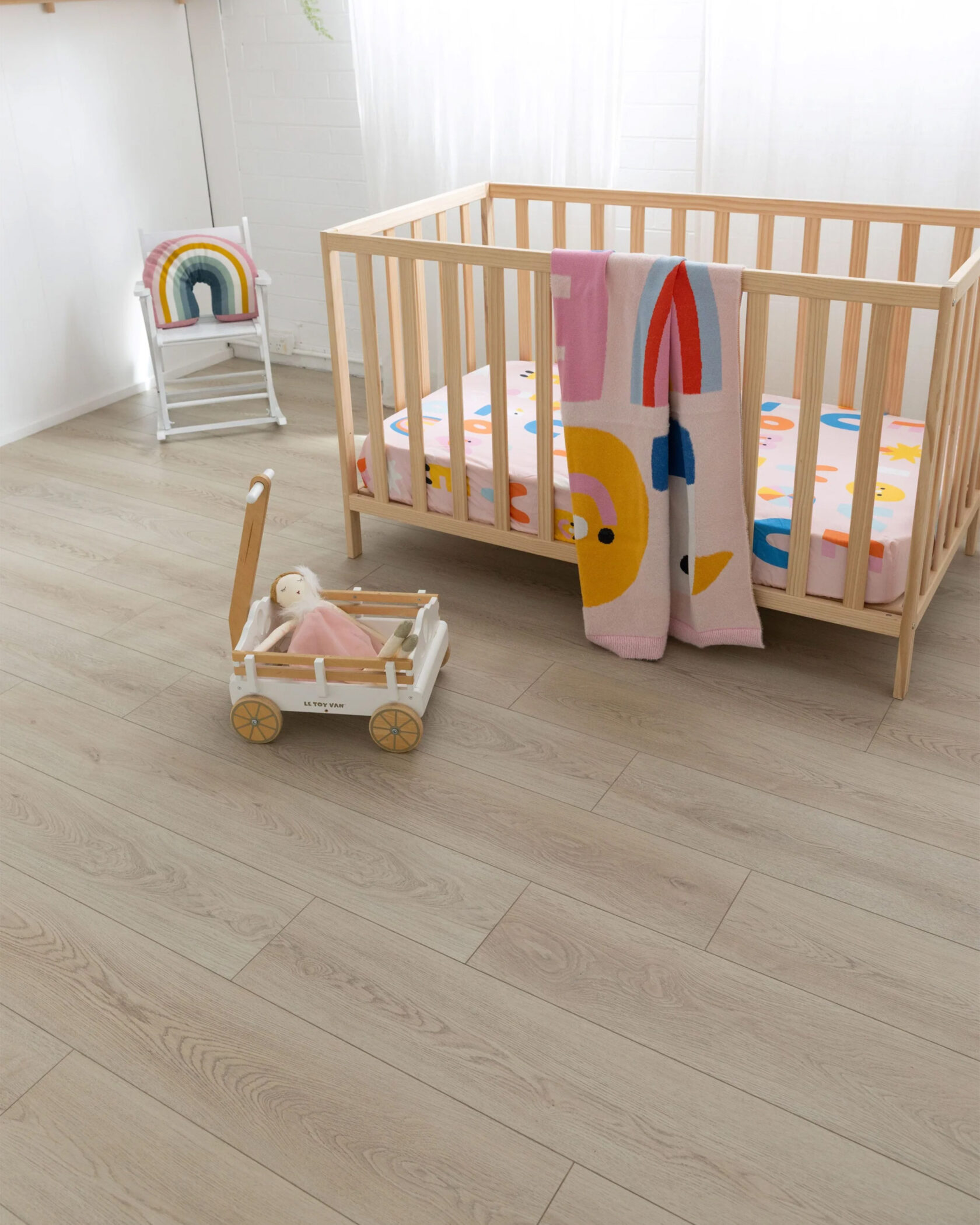 Queenstown 1.2 Laminate – Lifestyle Image 3 | Floorworld
