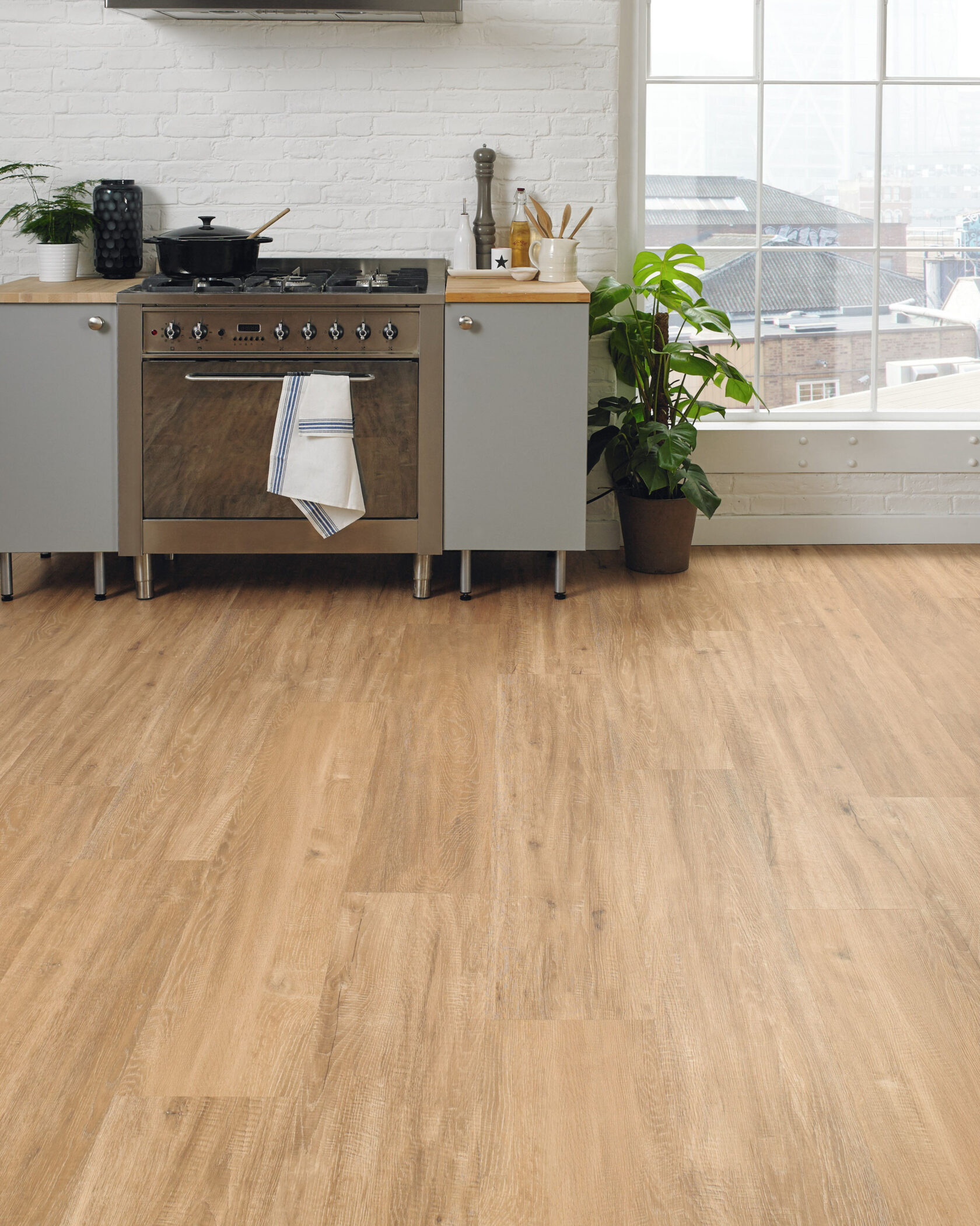 Looselay Longboards Vinyl Plank – Lifestyle Image 4 | Floorworld